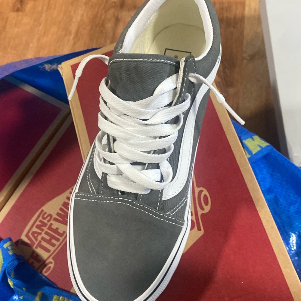 New vans shoes 8/12 for women and 7 for men’s
